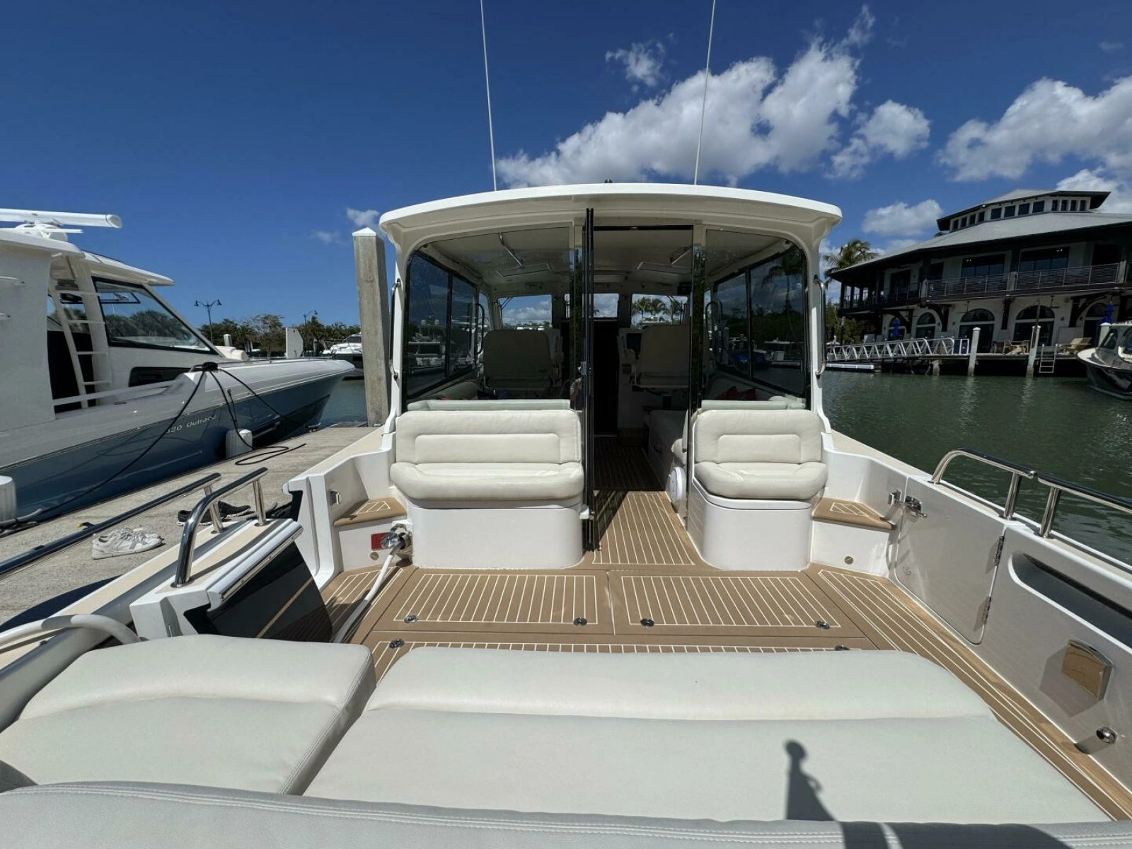 Jewel 43ft MJM Yacht For Sale