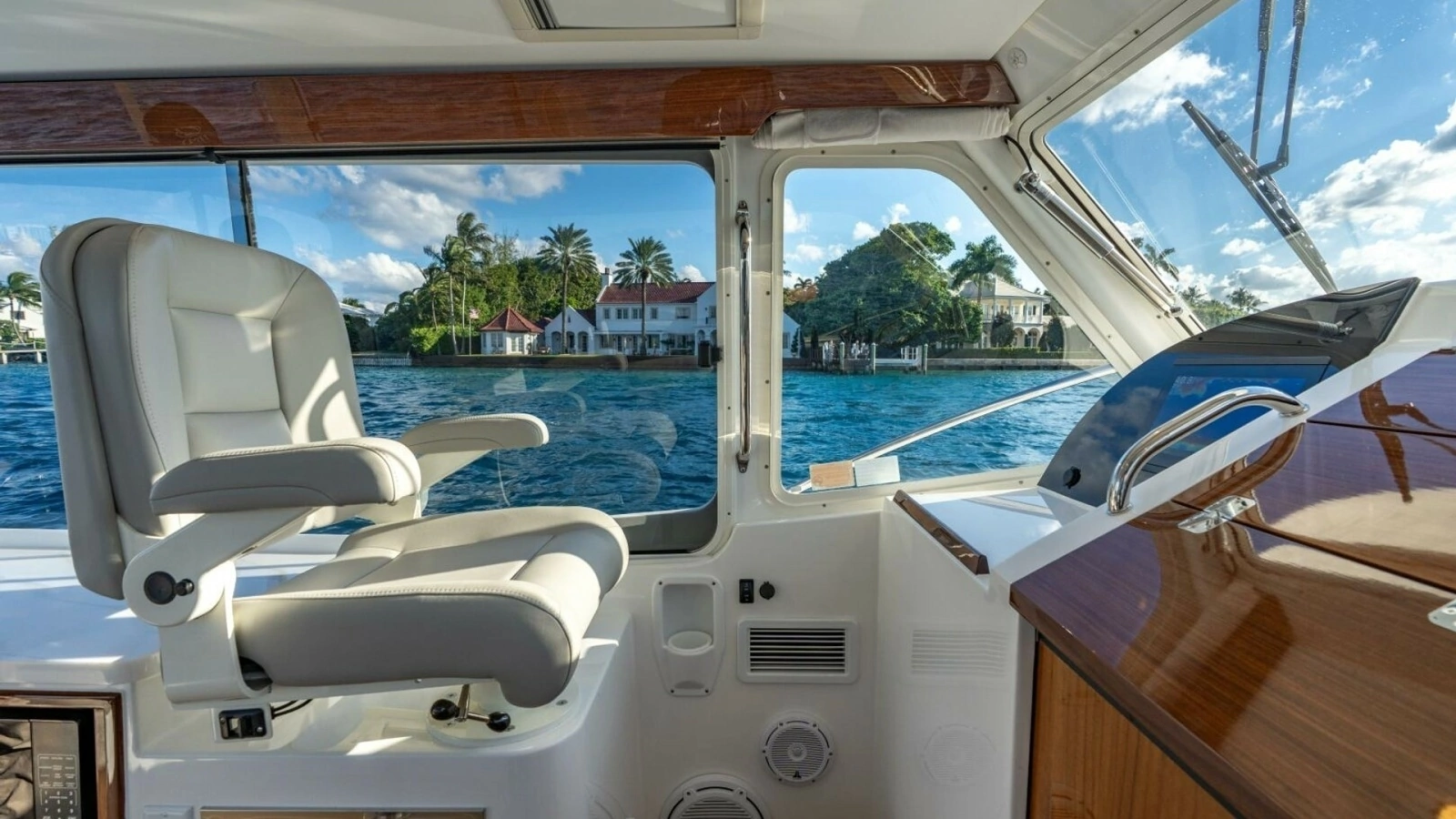 MJM 38RS Helm