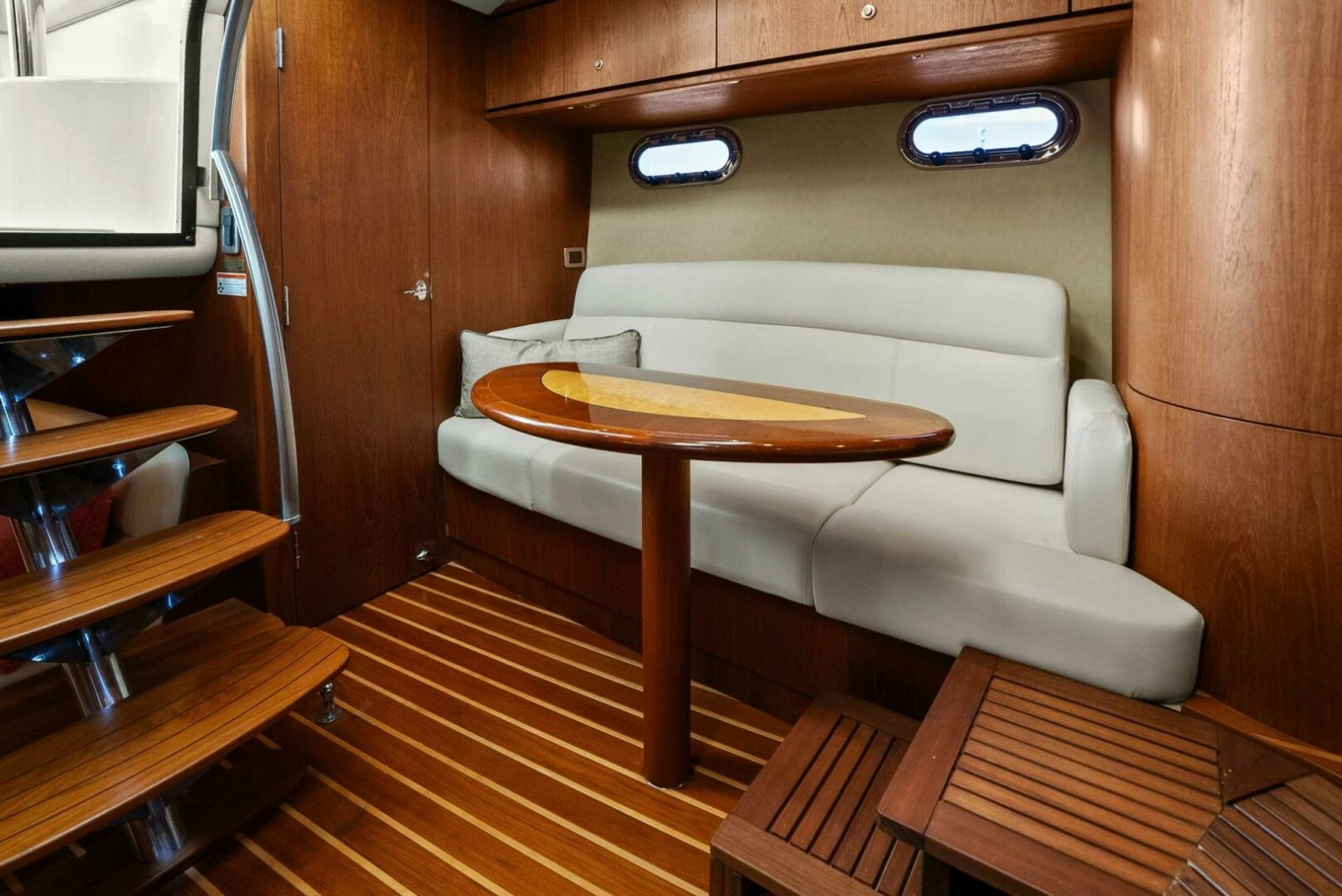 2008 Tiara Yachts 3500 Sovran "Fridge Benefit"