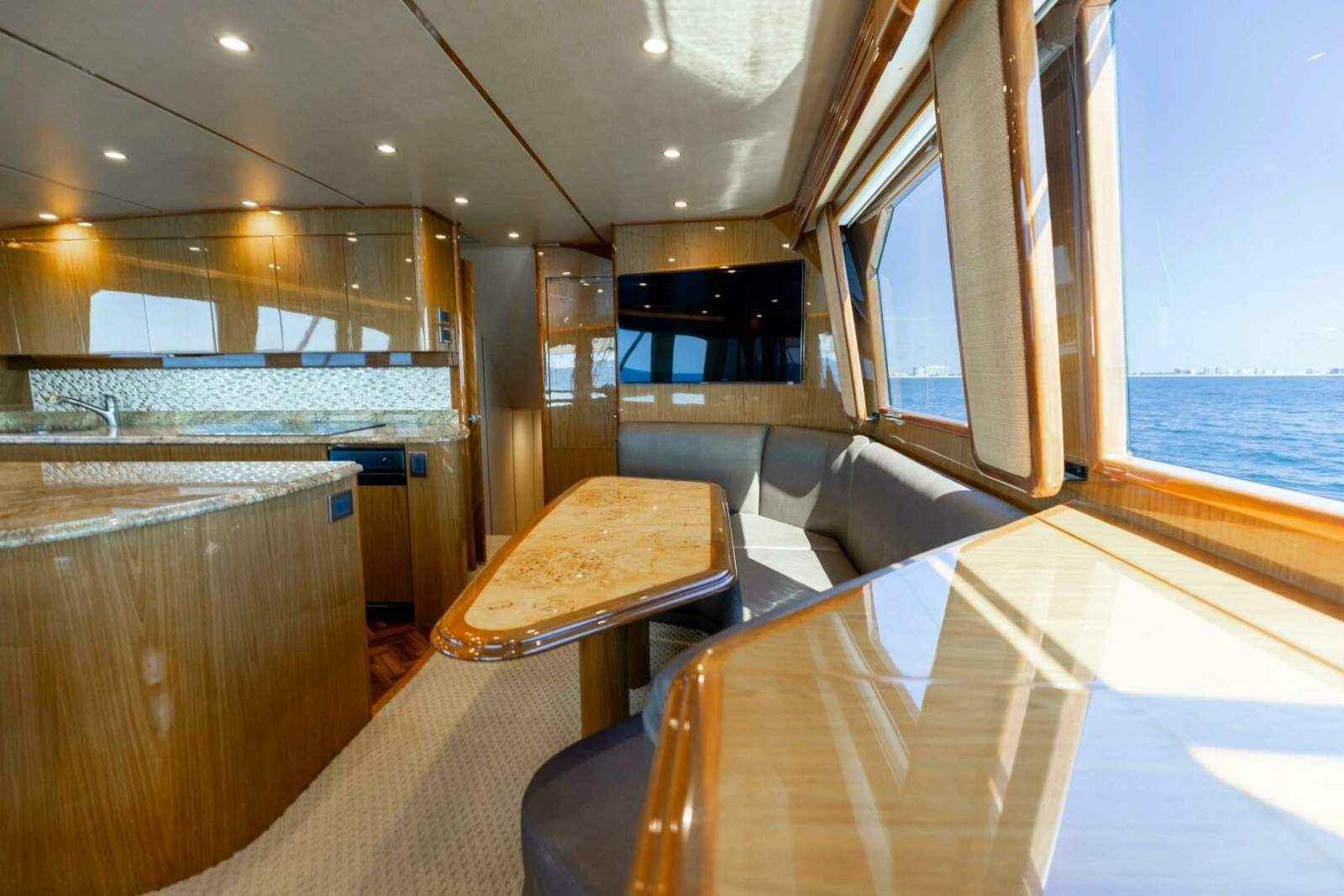 2013 Viking 76 Convertible photo 17