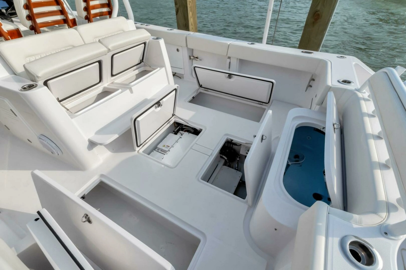 2023 Jupiter 43 Center Console 