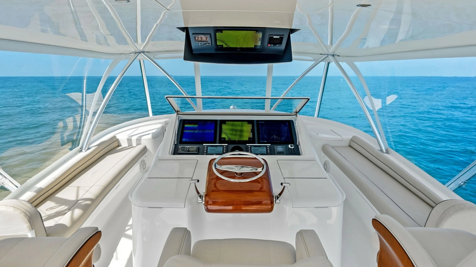 Flybridge Helm with Panoramic Views