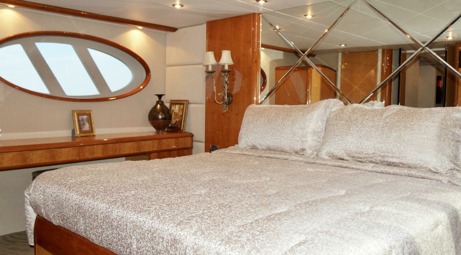 74' 2007 Lazzara Yachts 74 Motor Yacht