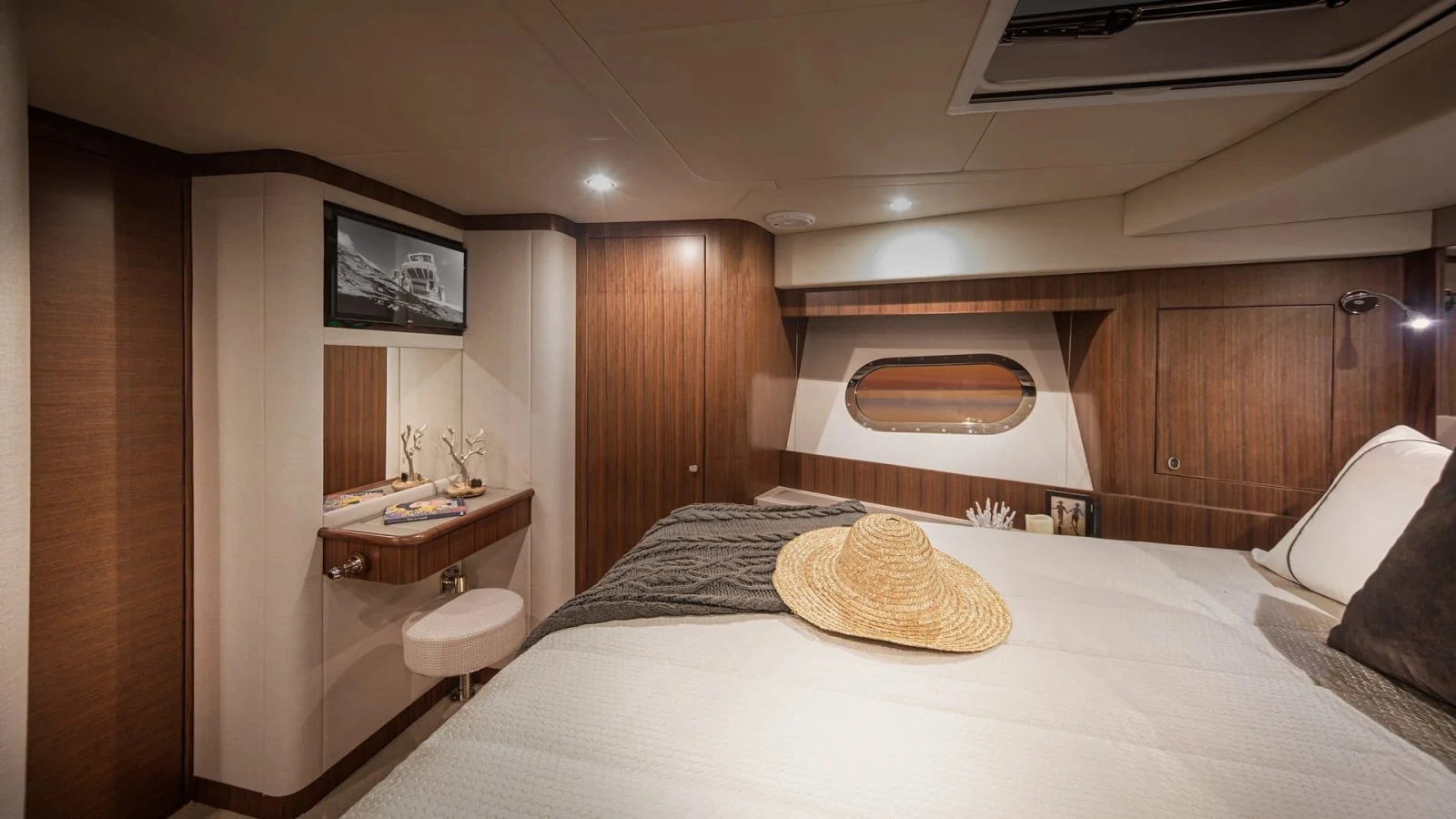66 DAYBRIDGE 66ft Belize Yacht For Sale