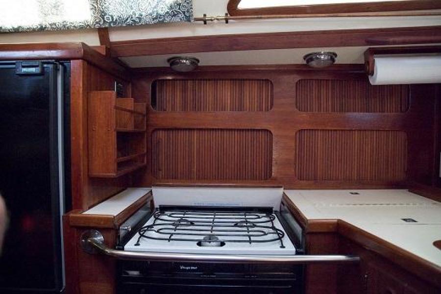 018 1989 Sabre Mark II Centerboard Galley 3 Burner Stove.jpg