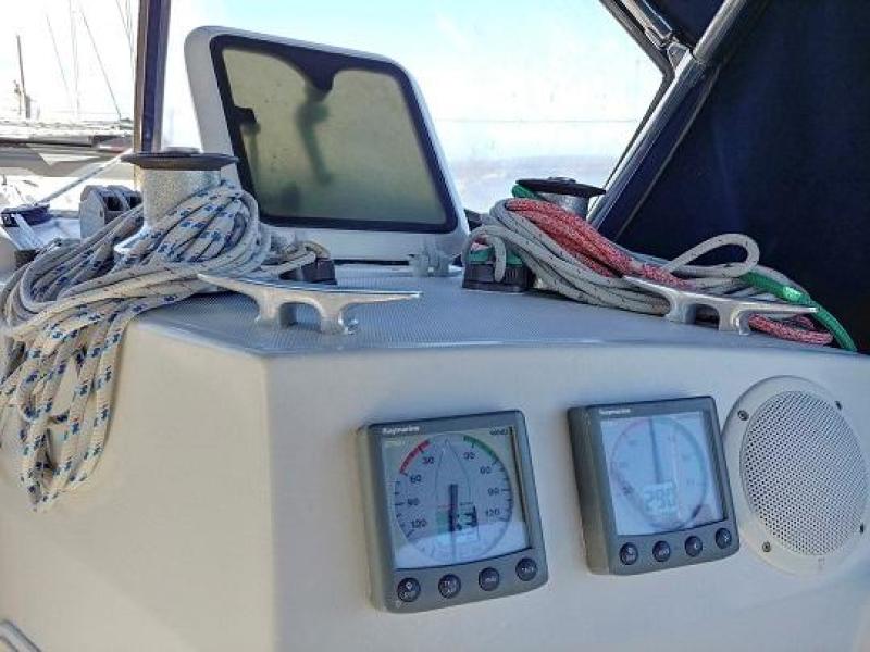 012 1989 Sabre Mark II Centerboard Starboard Cockpit Forward.jpg