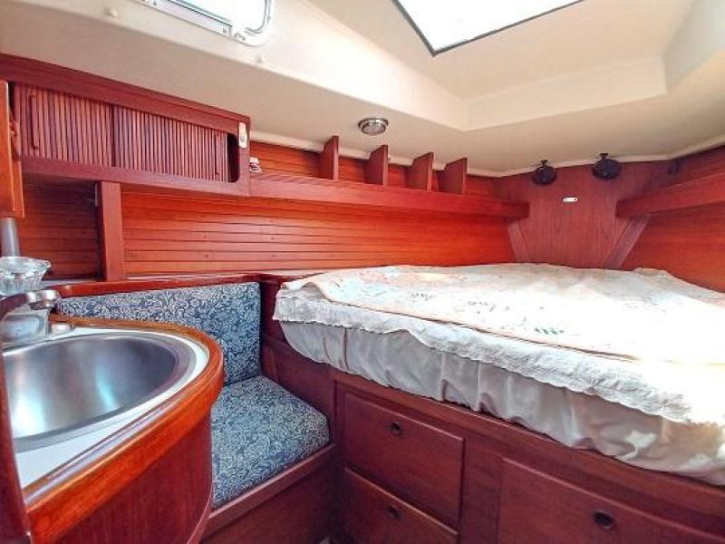 015 1989 Sabre Mark II Centerboard Forward Cabin.jpg