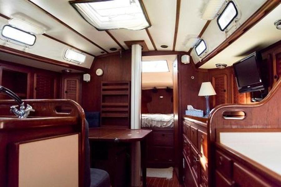 013 1989 Sabre Mark II Centerboard Main Salon.jpg