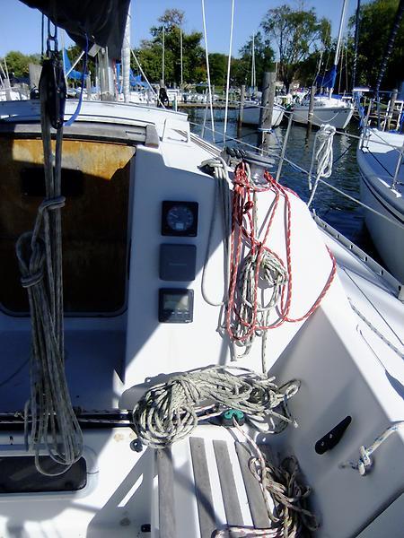Beneteau 285 - Cockpit Starboard Forward.jpg
