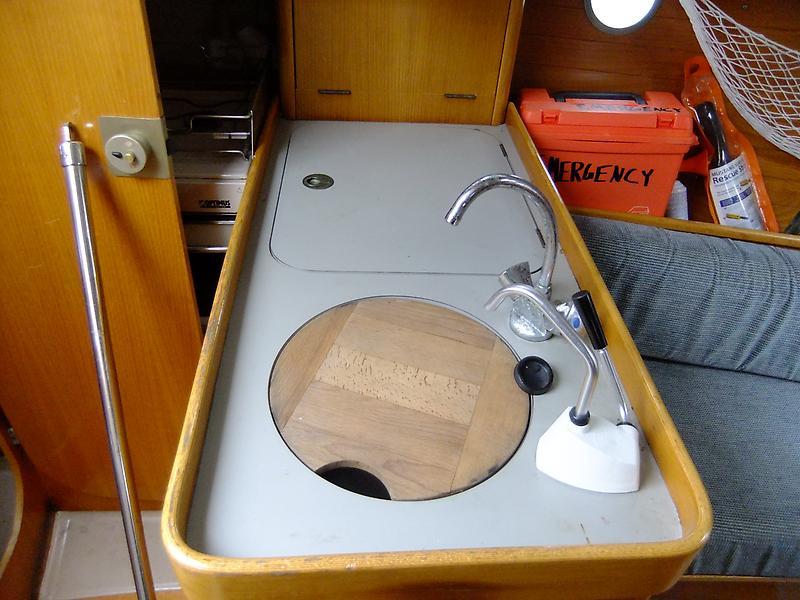 Beneteau 285 - Galley Pic II.jpg