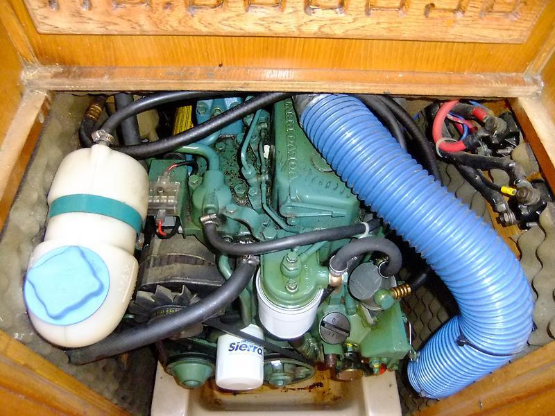 Beneteau 285 - Engine - Volvo Penta 2000 Pic II.jpg