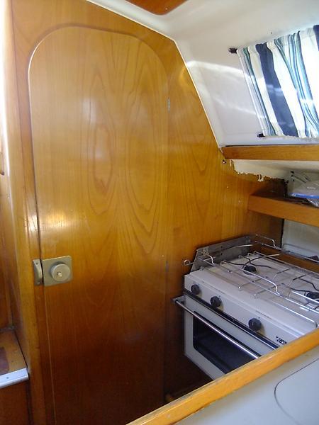 Beneteau 285 - Aft Berth Privacy Door.jpg