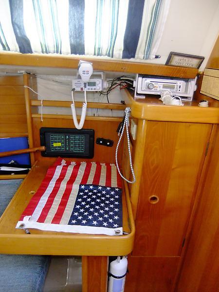 Beneteau 285 - Navigation Station.jpg