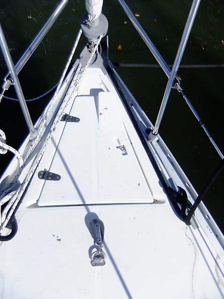 Beneteau 285 - Forwadr Deck Anchor Locker.jpg