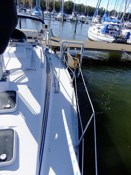 Beneteau 285 - Port Side Decking to Aft.jpg