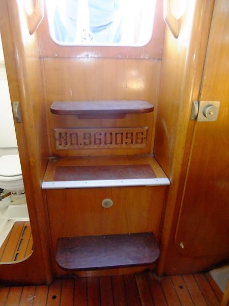 Beneteau 285 - Companionway Stairs.jpg