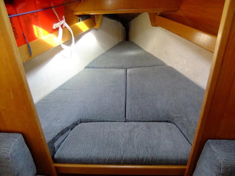 Beneteau 285 - Forward Berth.jpg