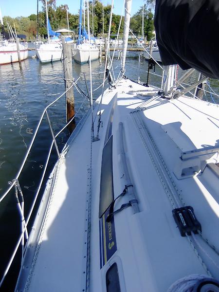 Beneteau 285 - Port Side Decking.jpg