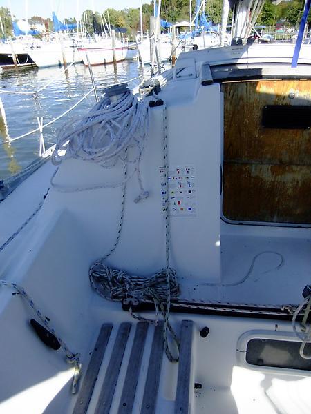 Beneteau 285 - Cockpit Port Forward.jpg