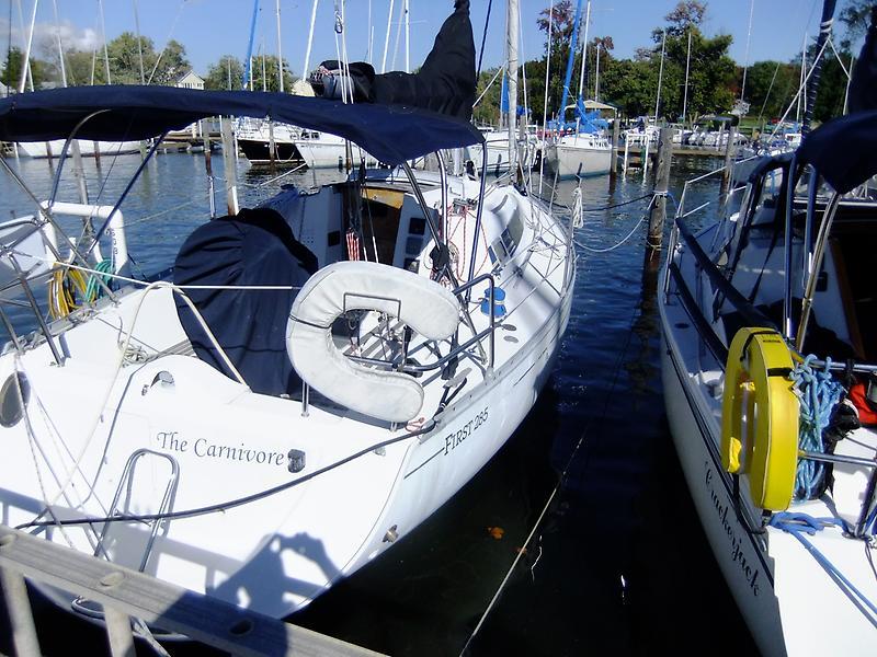 Beneteau 285 - Starboard Aft Profile.jpg
