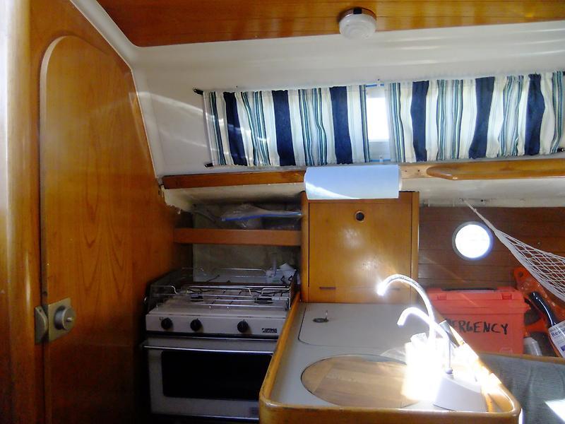 Beneteau 285 - Galley .jpg