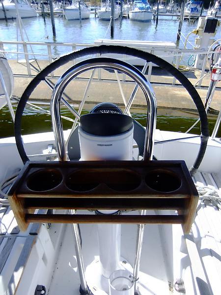 Beneteau 285 - Cockpit Helm Station .jpg