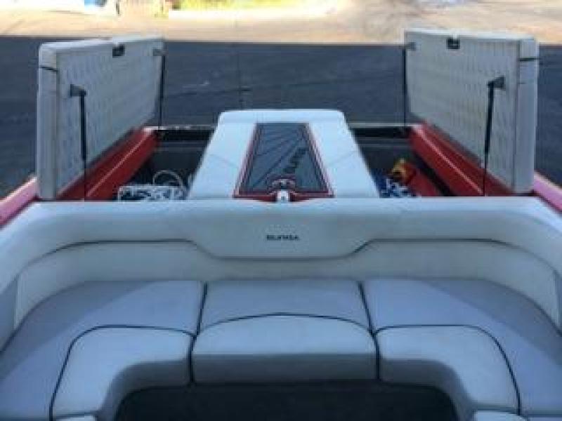 2013 Supra 21V Aft Storage.jpg