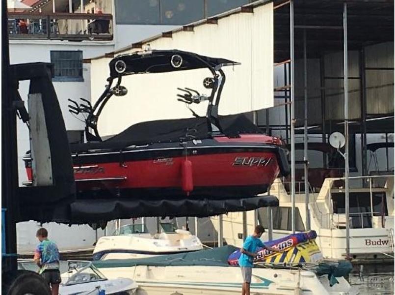 2013 Supra 21v Starboard from below.jpg