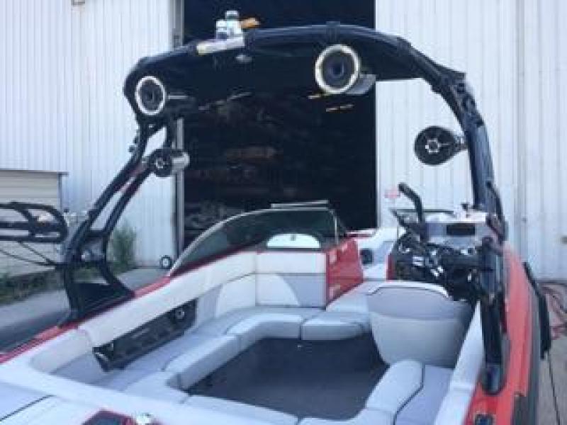 2013 Supra 21V Interior.jpg
