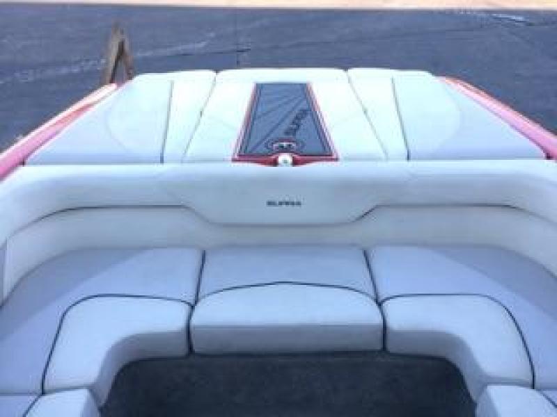 2013 Supra 21V Engine Hatch Sundeck.jpg