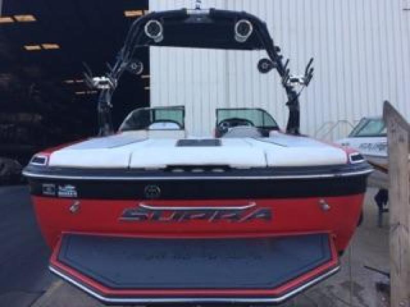 2013 Supra 21V Aft View.jpg
