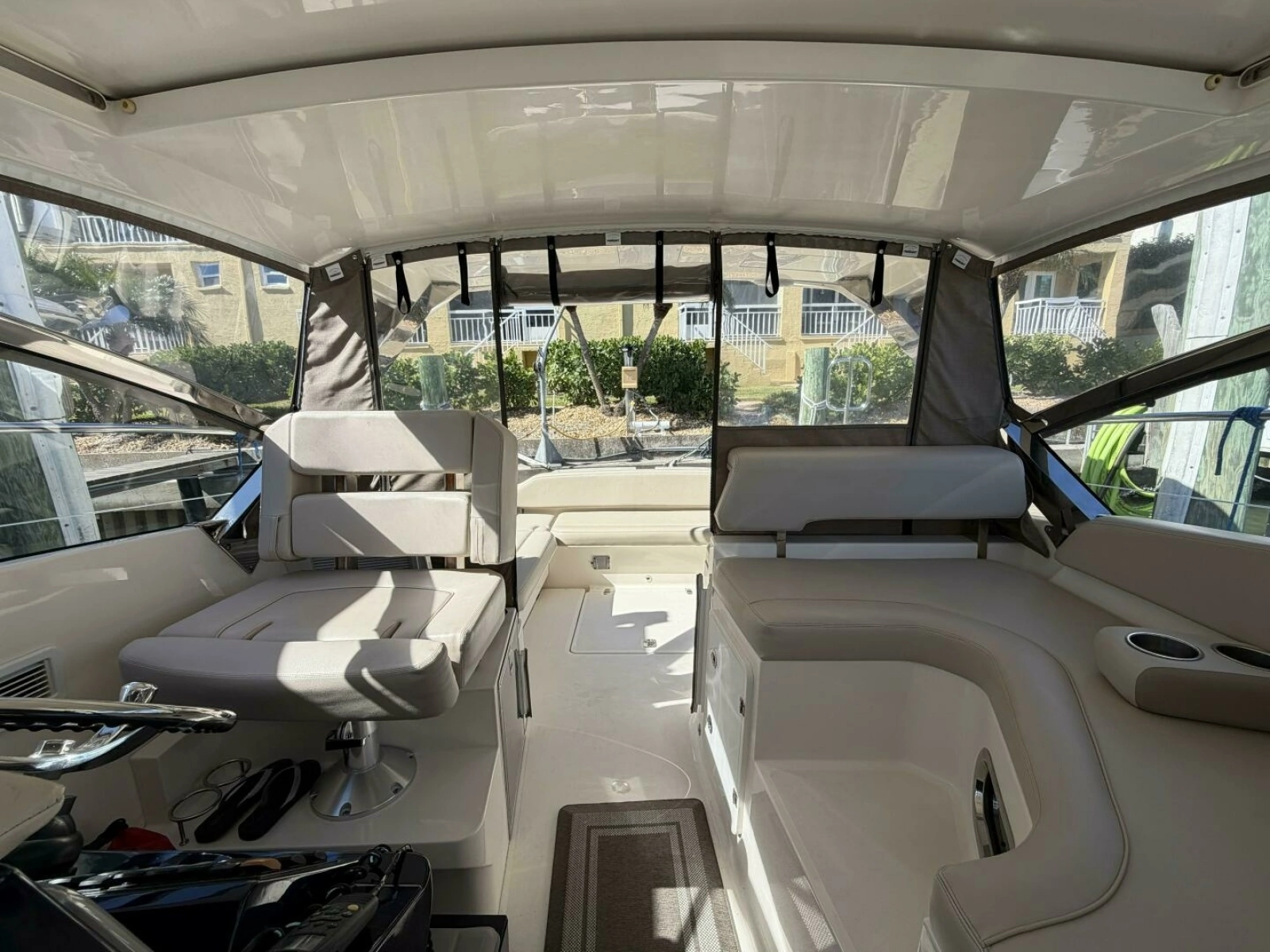 2014 Pursuit F350 - Helm