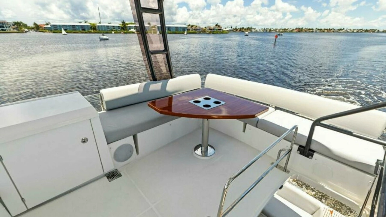 2025 Prestige 460 Flybridge - Sistership