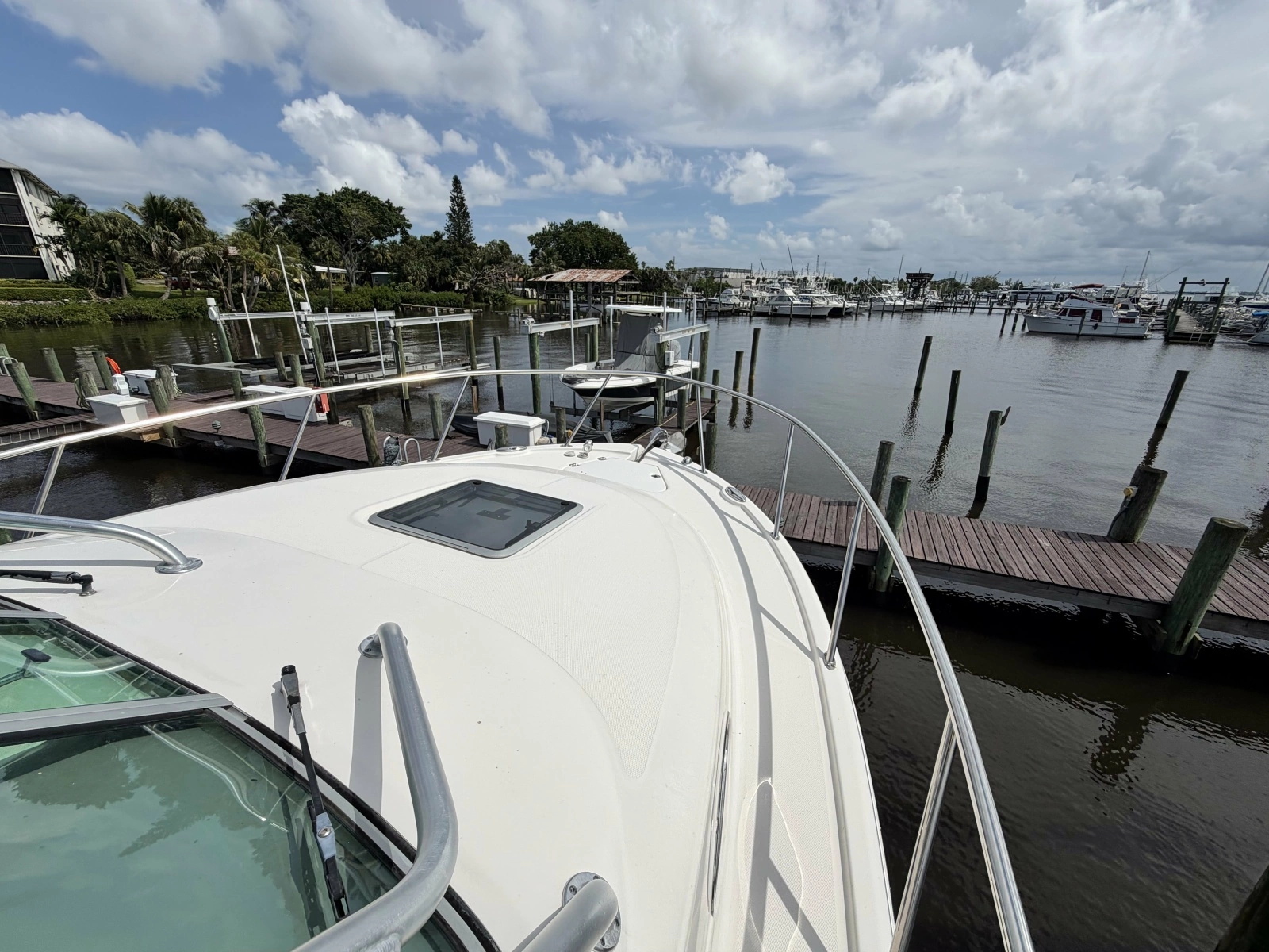 2016 Robalo R305