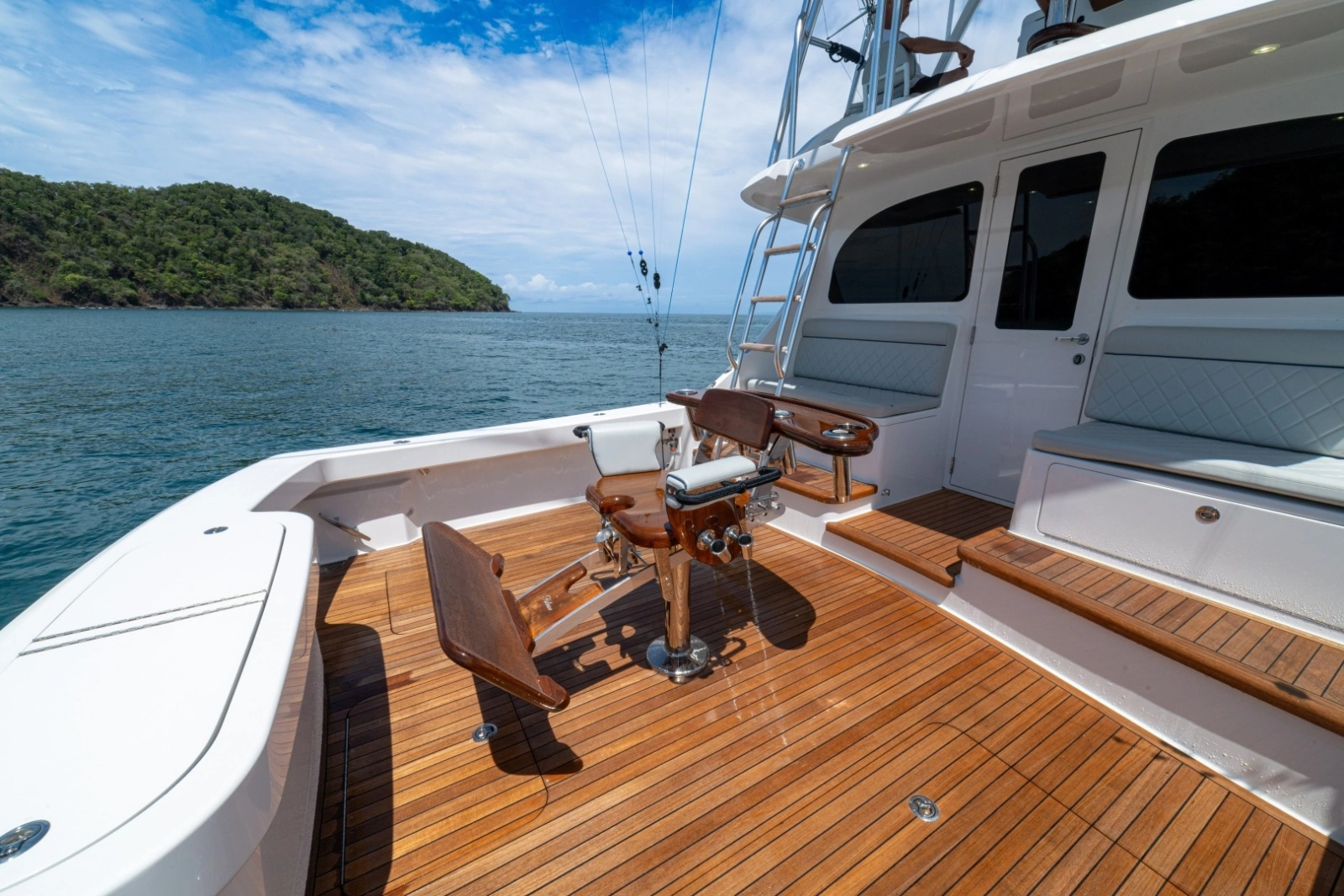 2023 Viking 46 Billfish Cockpit