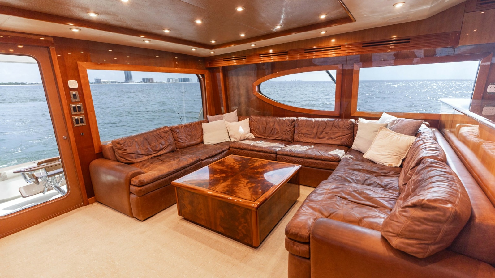 2007 Hatteras 68 Convertible- KEMOSABE- Salon