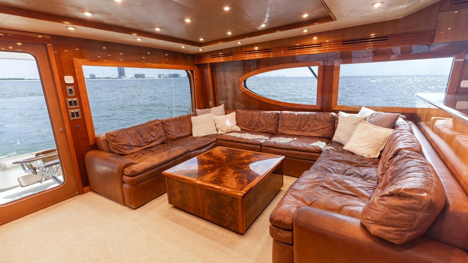 2007 Hatteras 68 Convertible- KEMOSABE- Salon