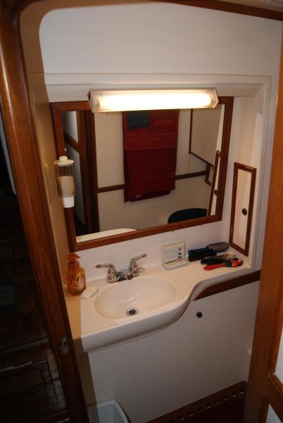 218 Mstr Vanity.JPG