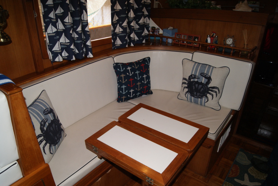 201 Dinette.JPG