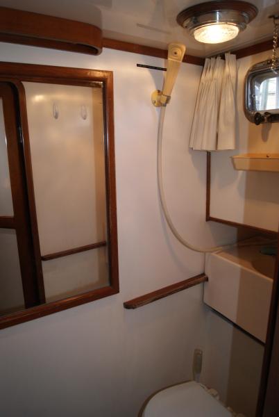 224 Guest Shower.JPG