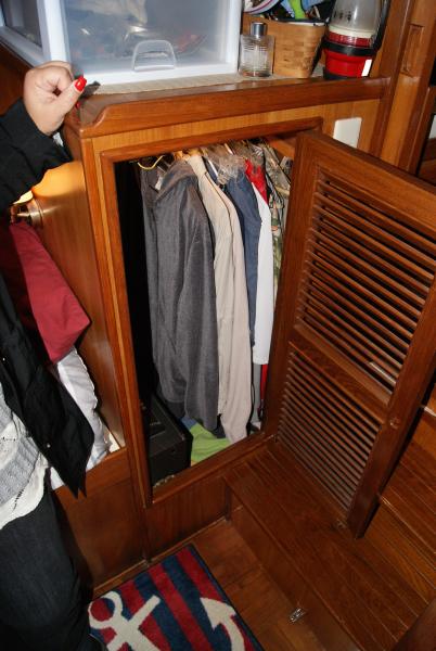 216 Mstr Hanging Locker.JPG