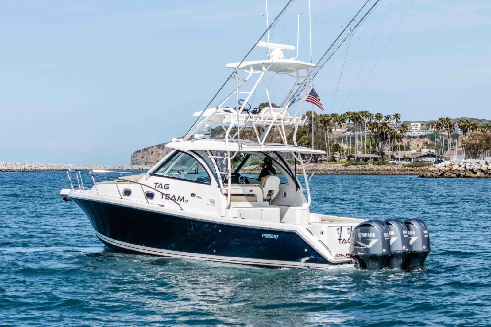 2018 Pursuit 385 Offshore photo 32