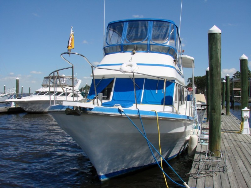 02 38' Marine Trader bow.JPG
