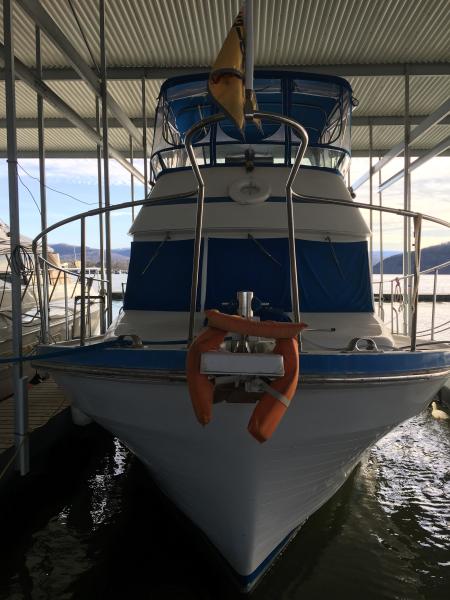 Midas Touch 1986 Marine Trader 38 Double Cabin Fwd view 2.JPG