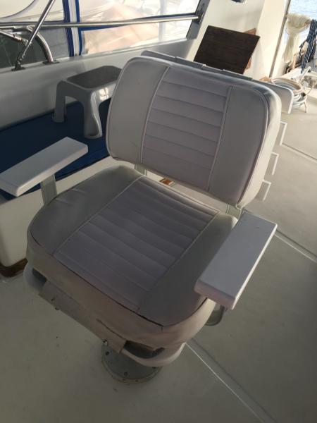 Midas Touch 1986 Marine Trader 38 Double Cabin Exterior Helm Chair.JPG