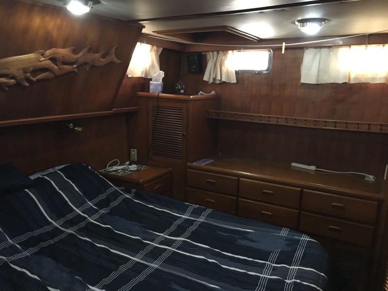 Midas Touch 1986 Marine Trader 38 Double Cabin Interior Master Cabin 2.JPG