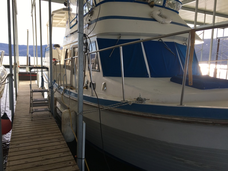 Midas Touch 1986 Marine Trader 38 Double Cabin Exterior Fwd View.JPG