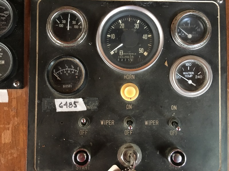 Midas Touch 1986 Marine Trader 38 Double Cabin Interior helm Gauges.JPG