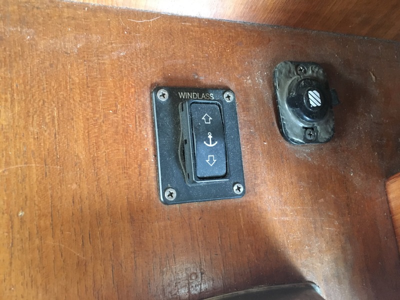 Midas Touch 1986 Marine Trader 38 Double Cabin Interior Windlass Control.JPG