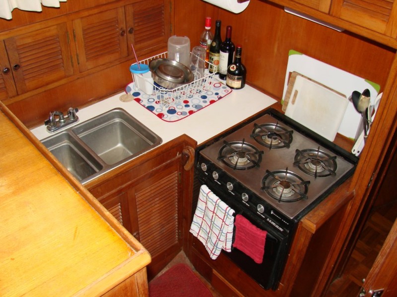 40 38' Marine Trader galley.JPG